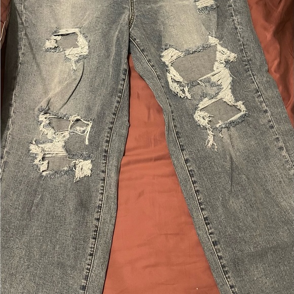NWT Plus Size Distressed Straight Leg Jeans Light Wash - Picture 3 of 6